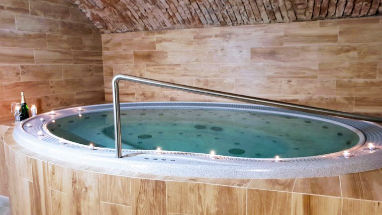 Rodinný balíček léto 2019 – vířivka a sauna!